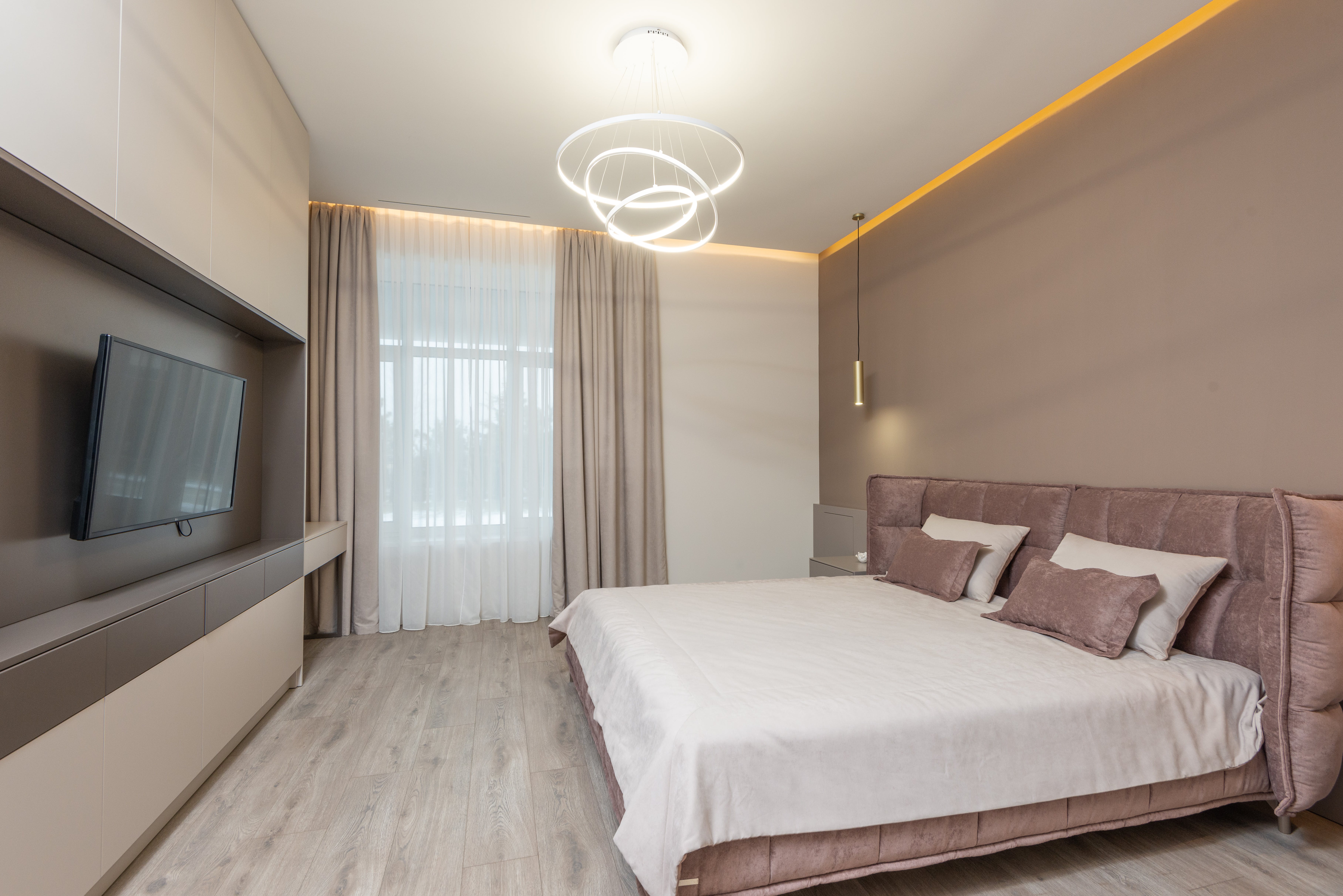 Wady i zalety łóżek tapicerowanych