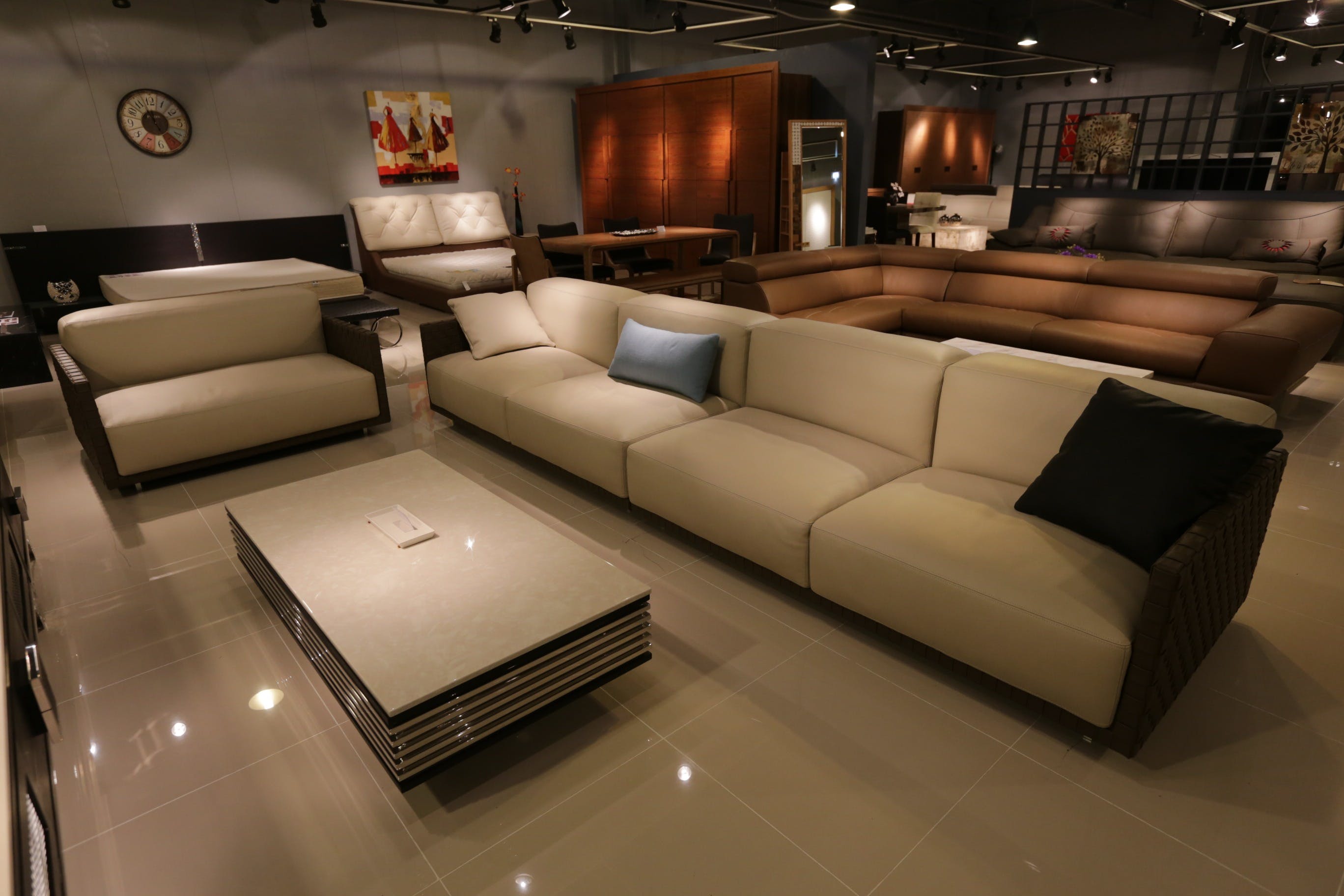 Co jest lepszym wyborem? Narożnik czy sofa?